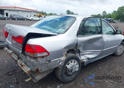 2002 Honda Accord 2.3 Lx из США, поврежденный, VIN 3HGCG56492G706612